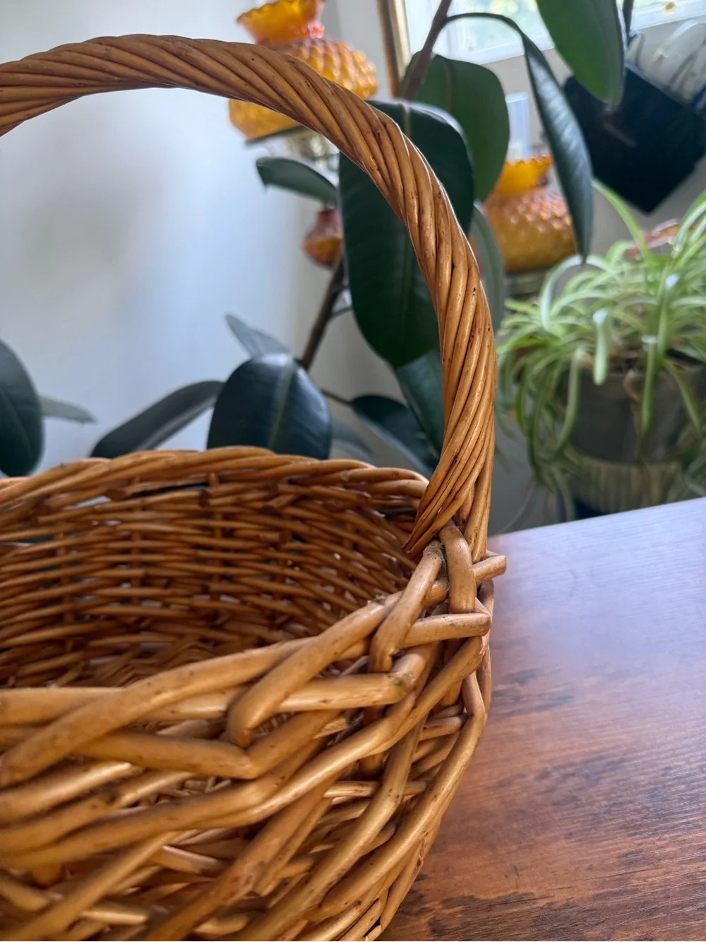 Woven Willow Basket with Handle - Natural Brown